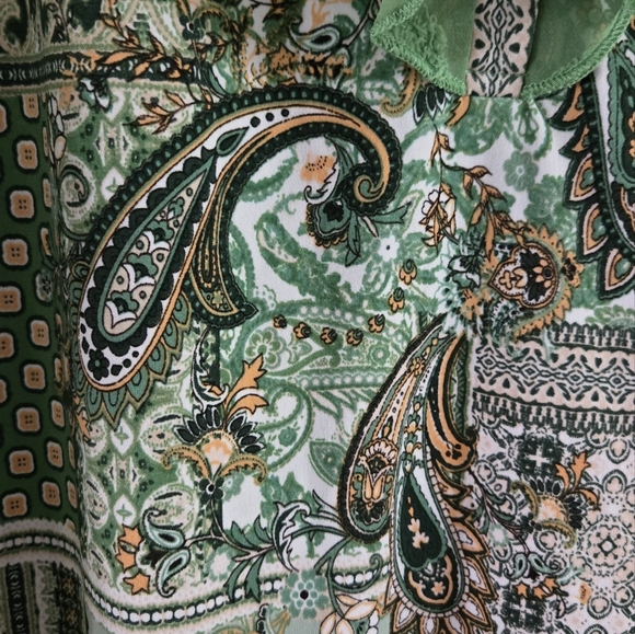 CATO Plus Size Blouse with Sheer Sleeves • Size 22-24 - Picture 7 of 12